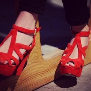 Duygu Özaslan feet photo thumbnail