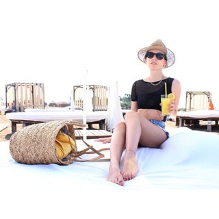 Duygu Özaslan feet photo thumbnail