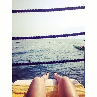Duygu Özaslan feet photo thumbnail