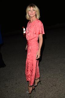 Julianne Hough feet photo thumbnail