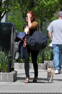 Scarlett Johansson feet photo thumbnail