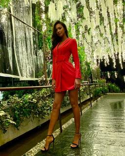 Lais Ribeiro feet photo thumbnail
