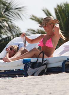 Julianne Hough feet photo thumbnail