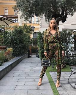 Jasmine Sanders feet photo thumbnail