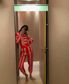 Kendall Jenner feet photo thumbnail