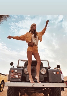 Iris Mittenaere feet photo thumbnail
