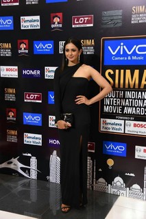 Rakul Preet Singh feet photo thumbnail