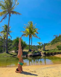 Isis Valverde feet photo thumbnail