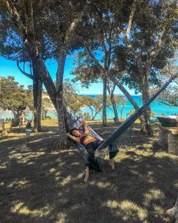 Isis Valverde feet photo thumbnail