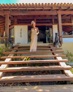 Isis Valverde feet photo thumbnail
