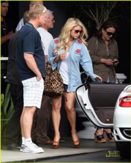 Jessica Simpson feet photo thumbnail
