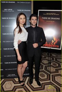 Olga Kurylenko feet photo thumbnail