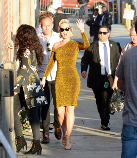 Katy Perry feet photo thumbnail
