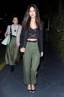 Victoria Justice feet photo thumbnail