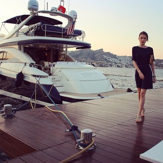 Duygu Özaslan feet photo thumbnail