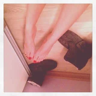 Duygu Özaslan feet photo thumbnail