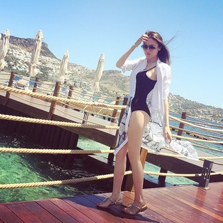 Duygu Özaslan feet photo thumbnail