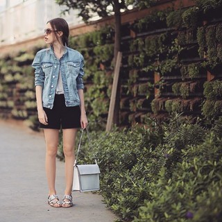 Duygu Özaslan feet photo thumbnail