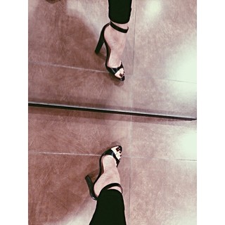 Duygu Özaslan feet photo thumbnail