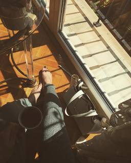 Duygu Özaslan feet photo thumbnail
