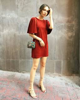 Duygu Özaslan feet photo thumbnail