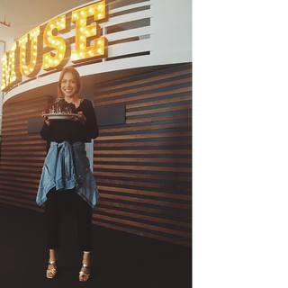 Duygu Özaslan feet photo thumbnail