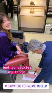 Michelle Monaghan feet photo thumbnail