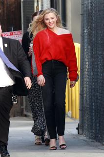 Chloë Grace Moretz feet photo thumbnail