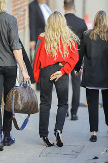 Chloë Grace Moretz feet photo thumbnail