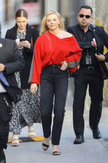 Chloë Grace Moretz feet photo thumbnail