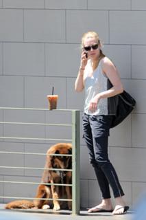 Amanda Seyfried feet photo thumbnail