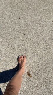 Kino MacGregor feet photo thumbnail