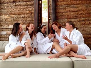 Minka Kelly feet photo thumbnail