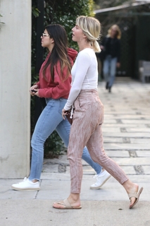 Julianne Hough feet photo thumbnail