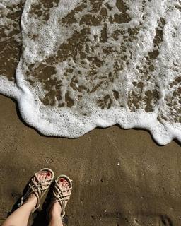 Duygu Özaslan feet photo thumbnail