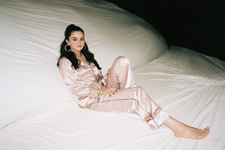Selena Gomez feet photo thumbnail