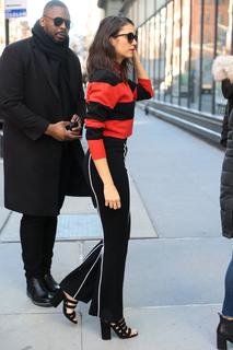 Nina Dobrev feet photo thumbnail