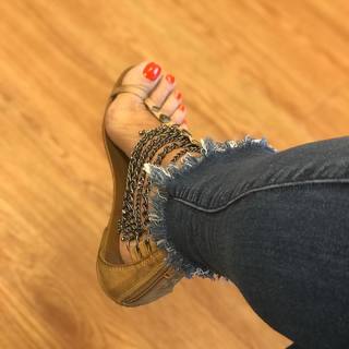 Karin Klemp feet photo thumbnail