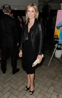 Julie Bowen feet photo thumbnail