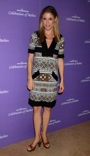 Julie Bowen feet photo thumbnail
