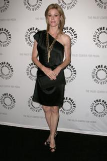 Julie Bowen feet photo thumbnail