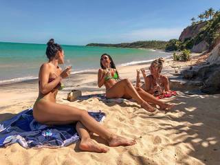 Isis Valverde feet photo thumbnail