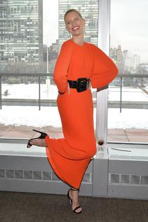 Karolina Kurkova feet photo thumbnail