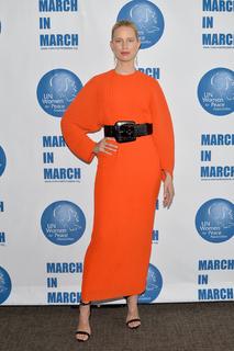 Karolina Kurkova feet photo thumbnail