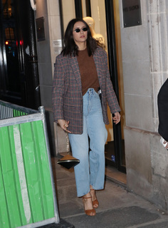 Nina Dobrev feet photo thumbnail