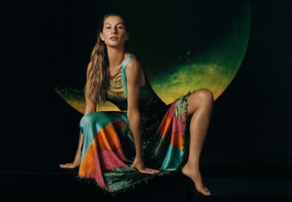 Gisele Bündchen feet photo thumbnail