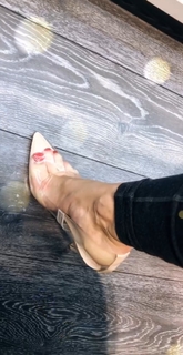 Daniela Katzenberger feet photo thumbnail