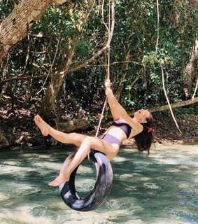 Victoria Justice feet photo thumbnail