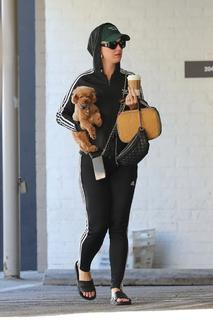 Katy Perry feet photo thumbnail