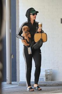 Katy Perry feet photo thumbnail